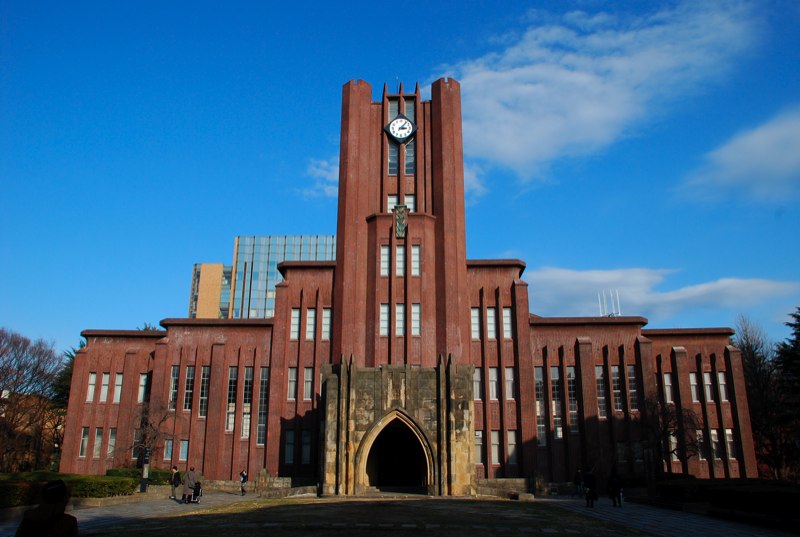 大学の校舎の写真